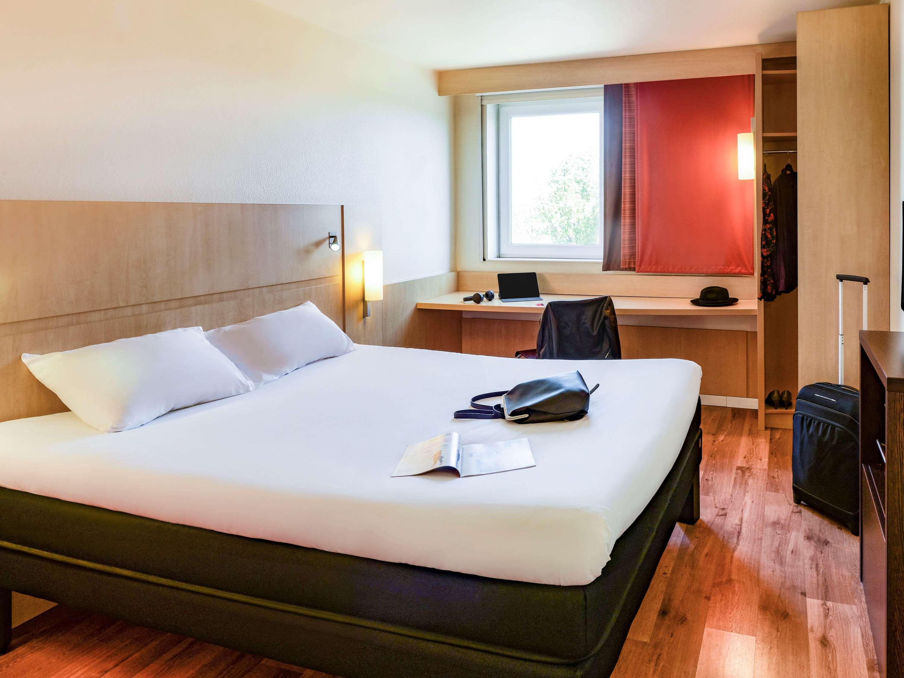Hotel ibis Clermont Ferrand Montferrand Exterior foto